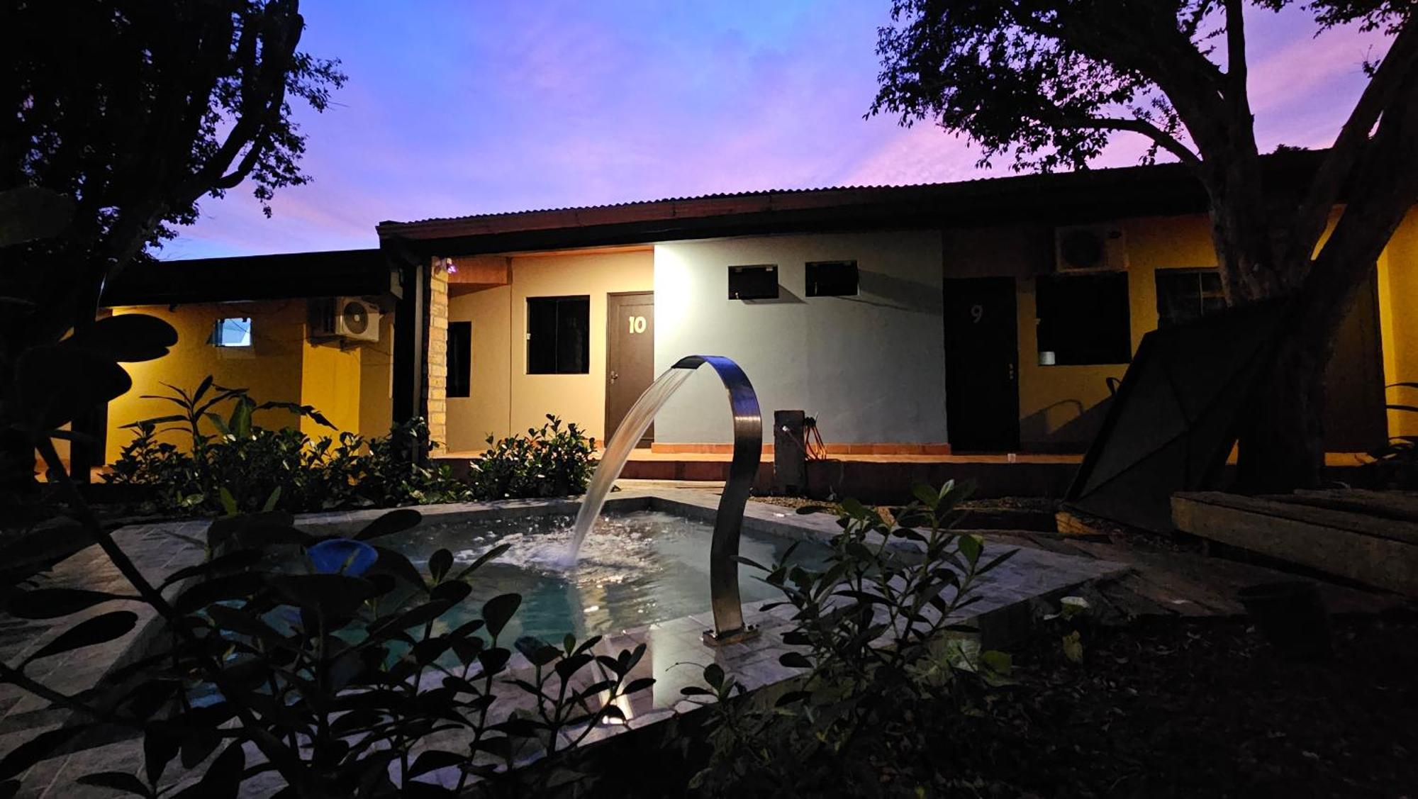Casa Alamanda - Posada Urbana Ciudad del Este Ngoại thất bức ảnh
