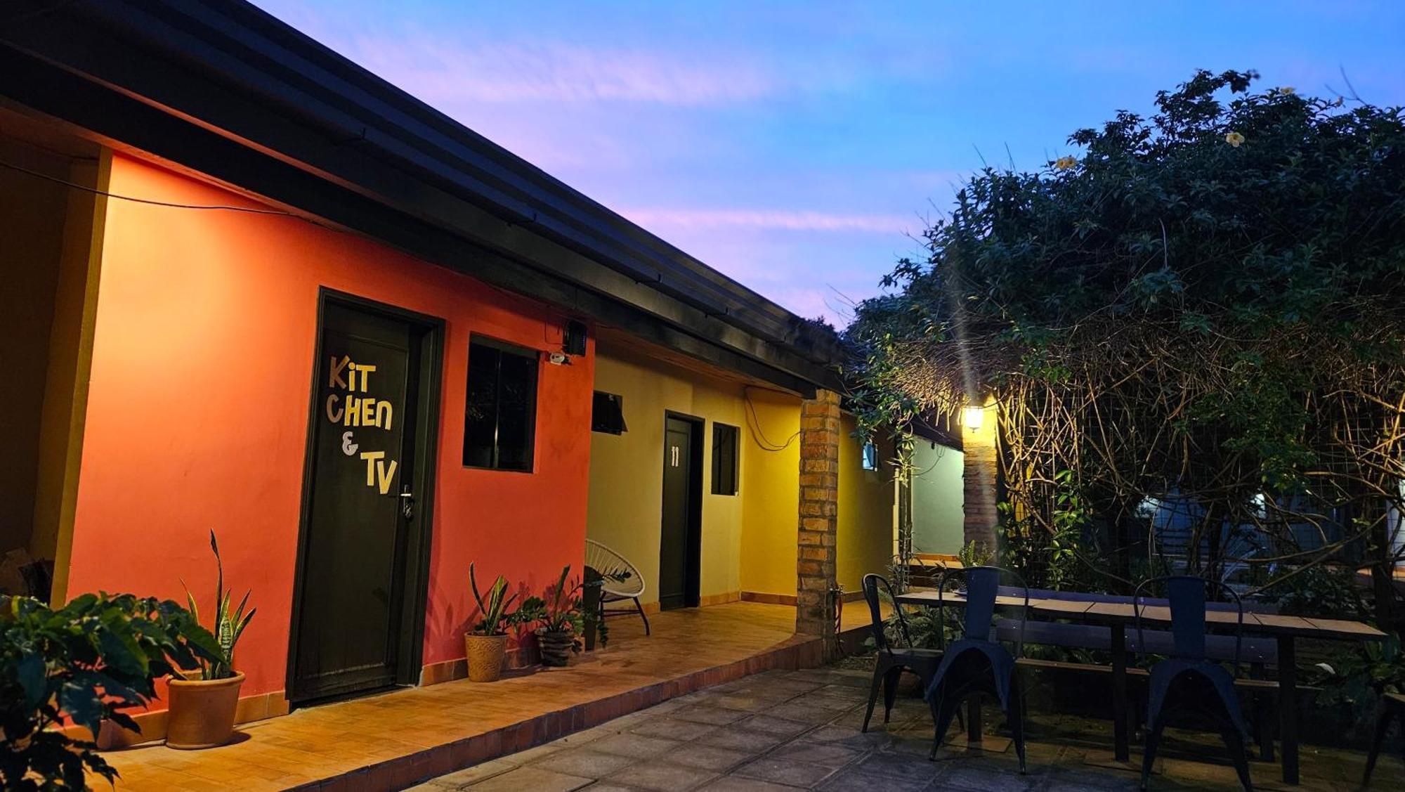 Casa Alamanda - Posada Urbana Ciudad del Este Ngoại thất bức ảnh